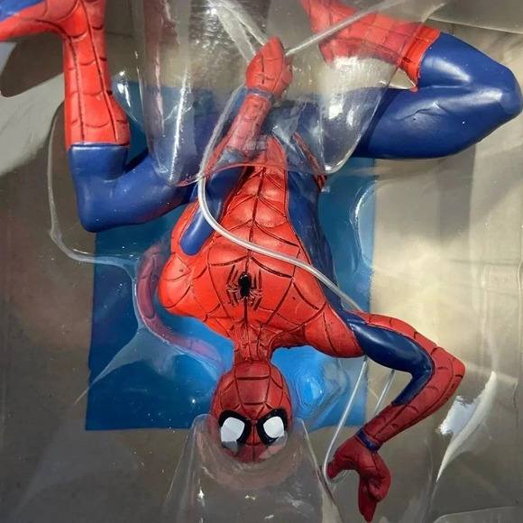 Marvel - Hallmark -  Spider-Man Ornament- BNIB 🕸️🕷️🔴 - Picture 6 of 8